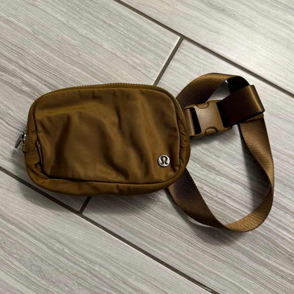 Bronze Lululemon belt bag - Picture 1 of 3